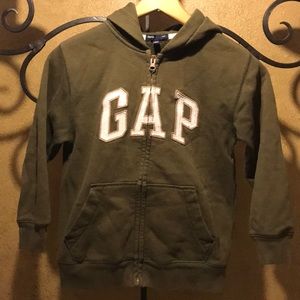 ⭐️Gap Boys size 6-7 Small olive colored hoodie